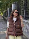 Легка, тепла й універсальна жилетка шоколад №99250 - фото 3