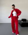 Стильний зручний костюм з лампасами на змійці червоний №99594 - фото 4